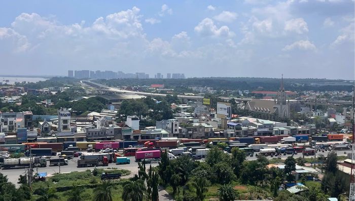 Đến trưa ngày 1/10, tình trạng ùn tắc tại khu vực cửa ngõ TP Hồ Chí Minh - Đồng Nai vẫn chưa được giải quyết hoàn toàn.