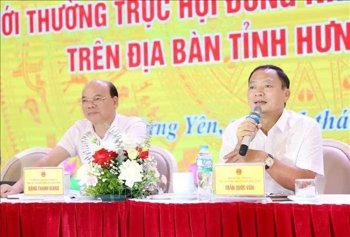 Chủ tịch HĐND tỉnh Hưng Yên Trần Quốc Văn giải đáp các ý kiến tại Hội nghị. Ảnh: Thế Duyệt/TTXVN