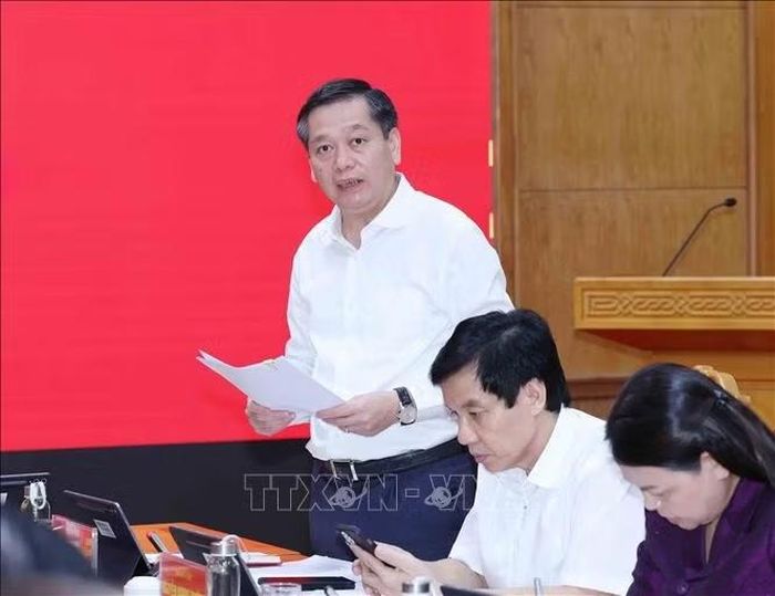 Đồng chí Nguyễn Long Hải, Uỷ viên Trung ương Đảng, Phó Bí thư Thường trực Đảng uỷ các cơ quan Đảng Trung ương trình bày báo cáo tại hội nghị. Ảnh: Phương Hoa/TTXVN