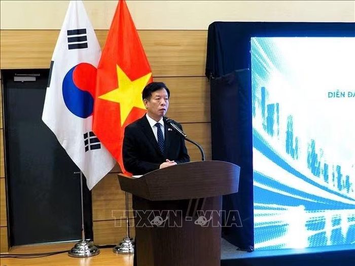 Đại sứ Việt Nam tại Hàn Quốc Vũ Hồ phát biểu tại Diễn đàn công nghệ số Việt Nam - Hàn Quốc 2026. Ảnh: Đào Lâm/Phóng viên TTXVN tại Hàn Quốc