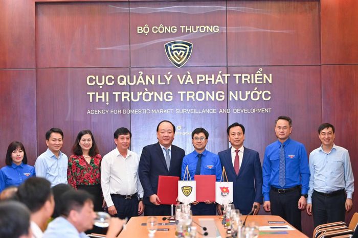 Chương trình có sự tham dự của ông Lại Xuân Lâm, Phó Bí thư Đảng ủy Chính phủ; ông Nguyễn Kim Quy, Bí thư BCH Trung ương Đoàn, Chủ tịch Trung ương Hội Liên hiệp Thanh niên Việt Nam.