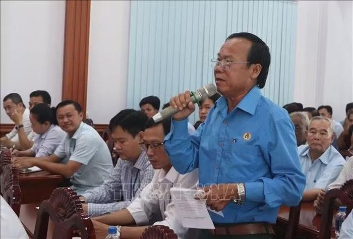 Cử tri xã Tân Lộc đóng góp ý kiến trước Kỳ họp lần thứ hai, Quốc hội Khóa XVI. Ảnh: Tuấn Phi/TTXVN