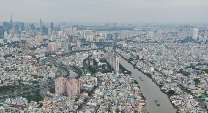 Trong số 7.161 trường hợp bị ảnh hưởng của 4 dự án thuộc bờ Nam kênh Đôi nói trên thì có đến 5.807 trường hợp phải giải tỏa toàn bộ, còn lại giải tỏa một phần, với tổng diện tích dự kiến thu hồi khoảng 49,2 ha đất.