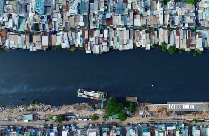 Để tạo môi trường sống tốt hơn cho người dân, đồng thời thực hiện việc chỉnh trang khu vực ven kênh Đôi, chính quyền Tp.HCM đã thông qua chủ trương đầu tư 4 dự án chỉnh trang đô thị tại bờ Nam kênh Đôi.