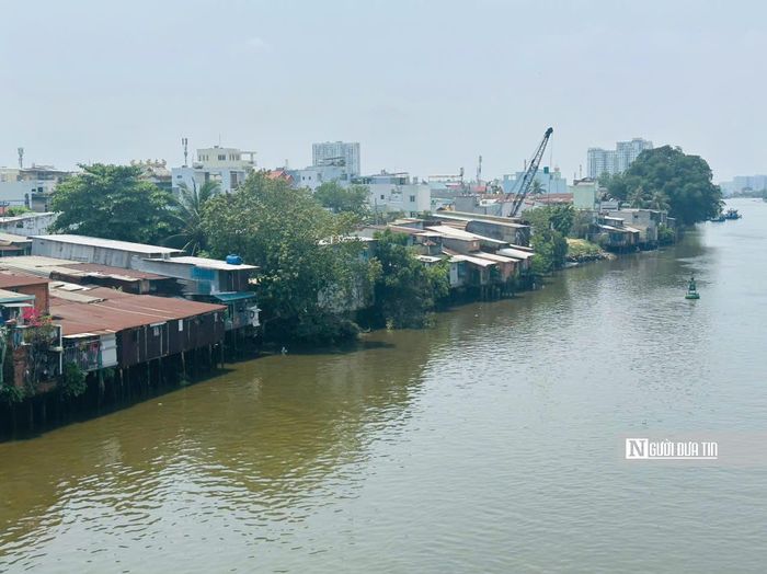 Trước chủ trương di dời, đa phần những hộ dân ở bờ Nam kênh Đôi bị ảnh hưởng đều đồng thuận, nhưng họ vẫn có nỗi lo nếu tiền bồi thường không đủ để mua nhà mới.