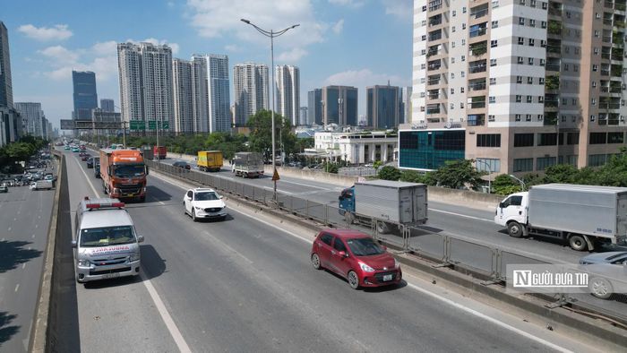 Phần diện tích dành cho làn khẩn cấp vốn có chức năng để phương tiện gặp sự cố dừng lại, đồng thời tạo không gian cho lực lượng cứu hộ, cứu nạn tiếp cận khi xảy ra tai nạn.