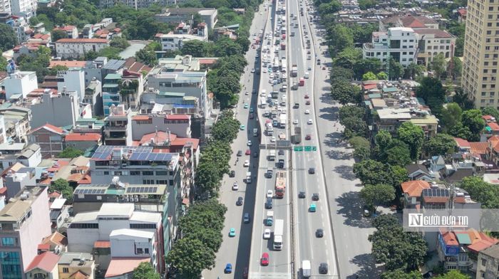 Với lưu lượng phương tiện lớn hơn nhiều lần năng lực thiết kế, chỉ cần một xe gặp sự cố, tai nạn hoặc một điểm nhập làn bị ùn ứ, dòng xe phía sau có thể nhanh chóng bị dồn lại.