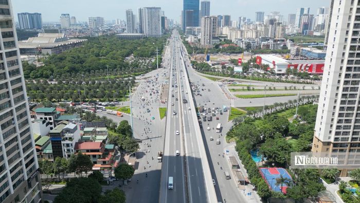 Vành đai 3 trên cao là một trong những tuyến giao thông quan trọng của Hà Nội, dành riêng cho ô tô và kết nối khu vực phía Bắc với phía Nam thành phố qua các cầu Thăng Long, Thanh Trì. Tuyến đường được đầu tư nhằm hình thành trục lưu thông tốc độ cao, tách dòng phương tiện liên tỉnh khỏi mạng lưới giao thông đô thị phía dưới, qua đó góp phần giảm áp lực cho các tuyến đường nội đô.