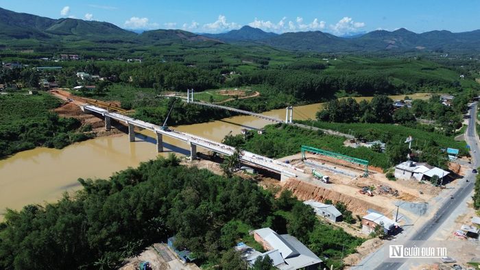 Cầu mới Bình Thành đã hợp long.