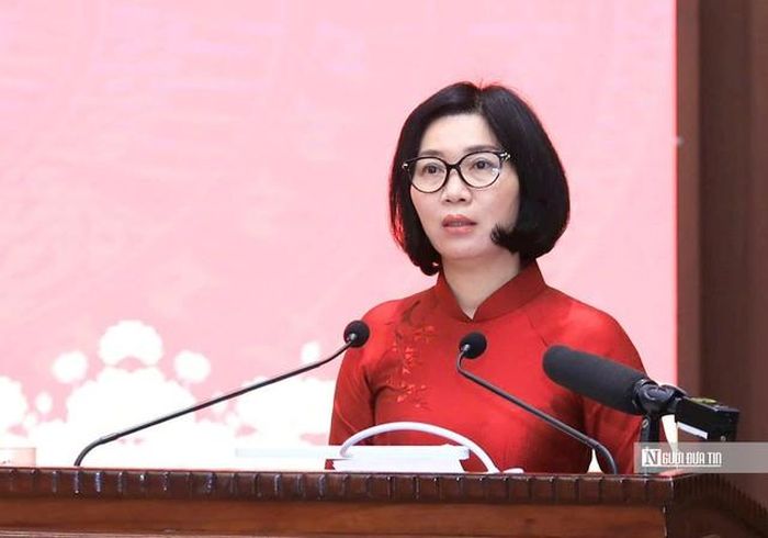 Bí thư Đảng ủy HĐND Thành phố Phùng Thị Hồng Hà phát biểu tại hội nghị (Ảnh: Quang Thái).