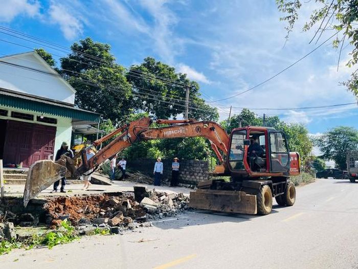 Xã Ngọc Liên giải phóng mặt bằng Dự án nâng cấp tuyến đường từ Quang Trung, huyện Ngọc Lặc đến thị trấn Yên Lâm, huyện Yên Định cũ. (Ảnh: CTV)