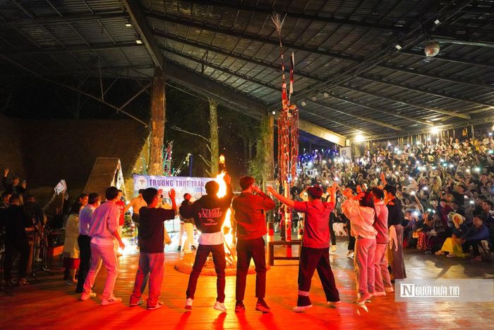Giao lưu văn hoá cồng chiêng ở Thung lũng tình yêu, khu vực Đà Lạt.