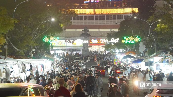 Chợ đêm Đà Lạt hút khách du lịch.