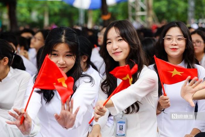Bộ Y tế đề xuất hỗ trợ gia đình có 2 con gái dưới 16 tuổi (Ảnh: Hữu Thắng).