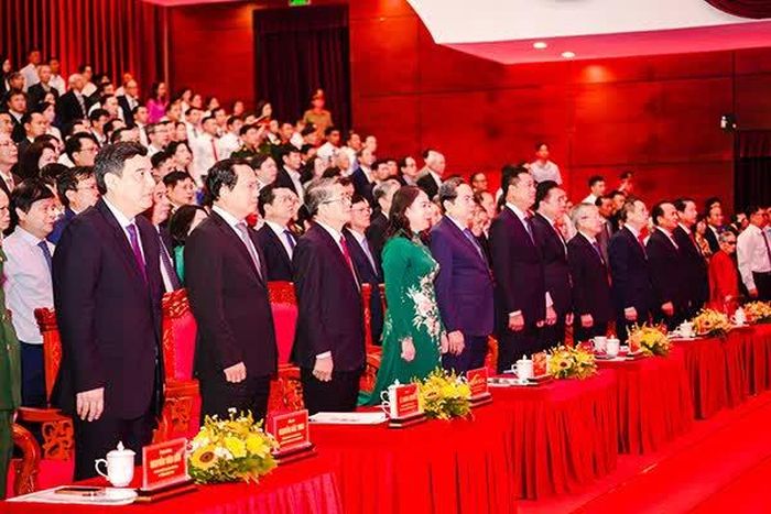 Phút tưởng niệm chí sĩ Huỳnh Thúc Kháng.