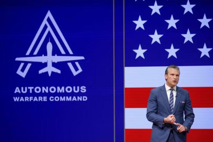 Hôm 30/9, Bộ trưởng Chiến tranh Mỹ Pete Hegseth công bố thành lập “Bộ Tư lệnh Tác chiến tự chủ” (Autonomous Warfare Command – gọi tắt là “Autowarcom”). Ảnh: Getty.