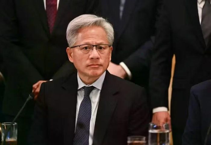 CEO của Nvidia, Jensen Huang, đã nhận được nhiều lời tán dương từ Tổng thống Trump trong suốt thời gian tham gia hội nghị thượng đỉnh về AI. Ảnh: AFP.