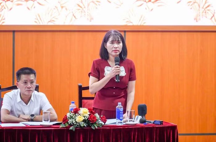 Bà Đinh Thị Thủy thông tin về Luật ATTP sửa đổi. Ảnh: Trần Minh.