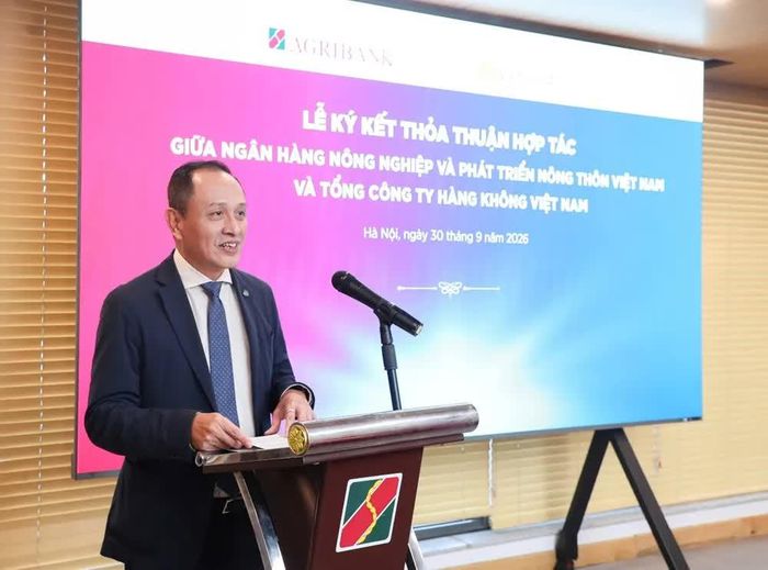 Ông Lê Hồng Hà - Phó Bí thư Đảng ủy, Thành viên Hội đồng quản trị, Tổng Giám đốc Vietnam Airlines phát biểu tại chương trình