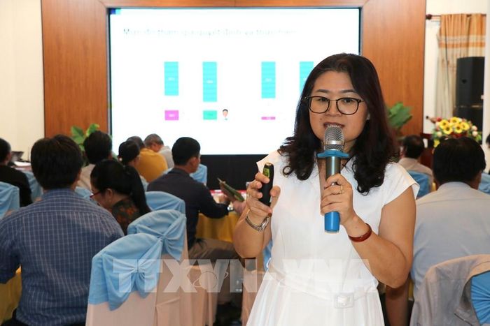 Bà Đinh Kim Dung, Chánh Văn phòng Viện Nghiên cứu Lúa gạo Quốc tế (IRRI) chia sẻ việc lồng ghép bao trùm giới trong quá trình thực hiện Đề án 1 triệu hecta lúa chất lượng cao, phát thải thấp. Ảnh: Thanh Hòa - TTXVN