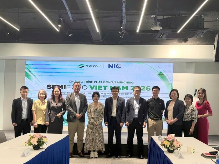 Chương trình phát động SEMIEXPO Việt Nam 2026 được tổ chức tại Hà Nội, quy tụ đại diện cơ quan quản lý, doanh nghiệp, trường đại học và các tổ chức trong ngành bán dẫn. Ảnh: NIC