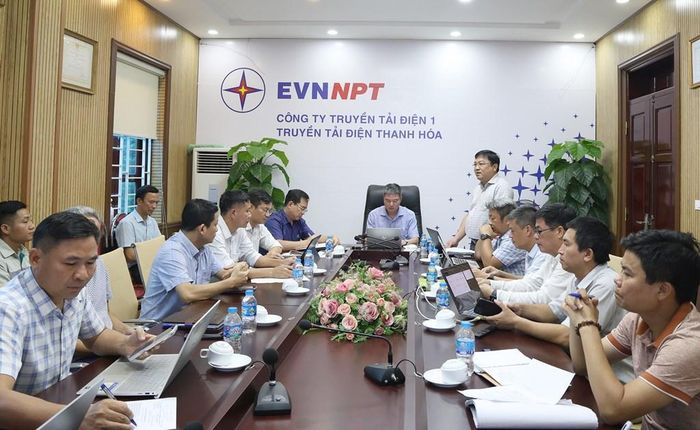 Ông Nguyễn Văn Tình – Quyền Giám đốc CPMB báo cáo tại cuộc họp rà soát tiến độ dự án. Ảnh: Thúy Hiền/BNEWS/TTXVN
