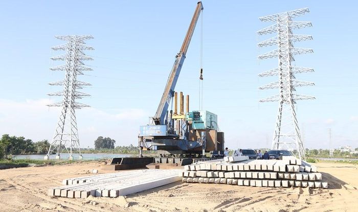 Dự án đang được tập trung thi công với quyết tâm hoàn thành đóng điện trong tháng 12/2026. Ảnh: Thúy Hiền/BNEWS/TTXVN