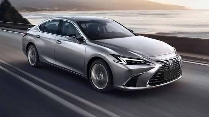 Lexus ES thế hệ mới dự kiến được giới thiệu tại Việt Nam ngày 7/10, với hai phiên bản ES 350h hybrid và một bản thuần điện ES 500e.