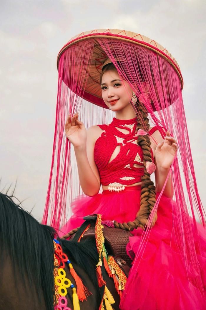 Những năm gần đây, sự nghiệp của Hòa Minzy có thể thấy khá rõ một bước chuyển. 