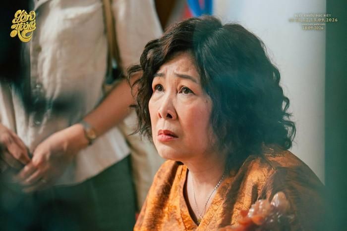 NSND Hồng Vân vào vai bà Sáu Vàng.