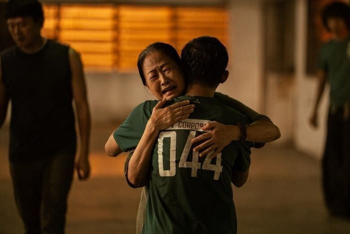 Phân cảnh của NSND Như Quỳnh và con trai trong Trại Buôn Người khiến nhiều khán giả quốc tế tò mò.