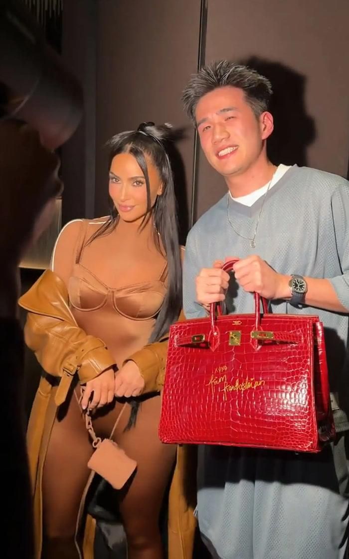 Hành động của Kim Kardashian dành cho fan nhanh chóng thu hút sự chú ý trên mạng xã hội. 