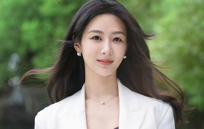 Dương Tử ghi dấu trong bảng thống kê sau những thành công về diễn xuất và sự gia tăng các hoạt động hợp tác thương mại trong thời gian gần đây.