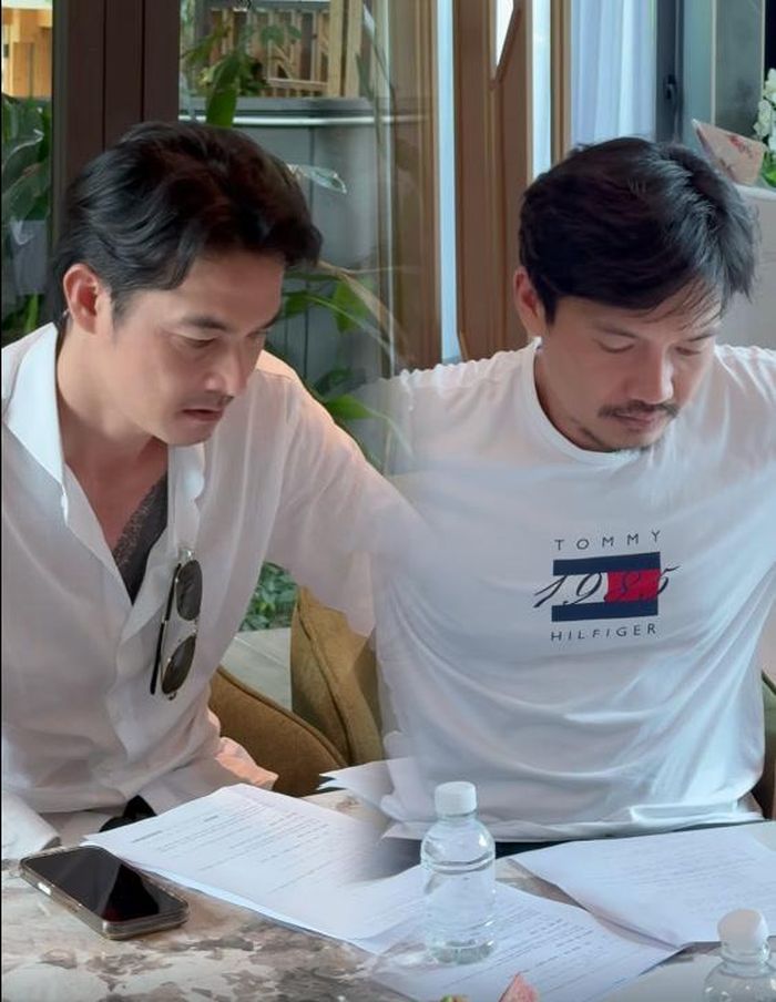 Quách Ngọc Ngoan và Quang Tuấn đã tạo nên màn đối đầu căng thẳng trong buổi đọc và diễn thử thoại cho Huyết Thống.