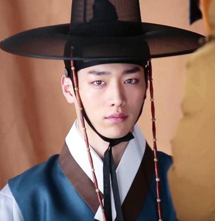 Seo Kang Joon đảm nhận vai Hong Joo Won trong Hwajung. Ảnh: NSX