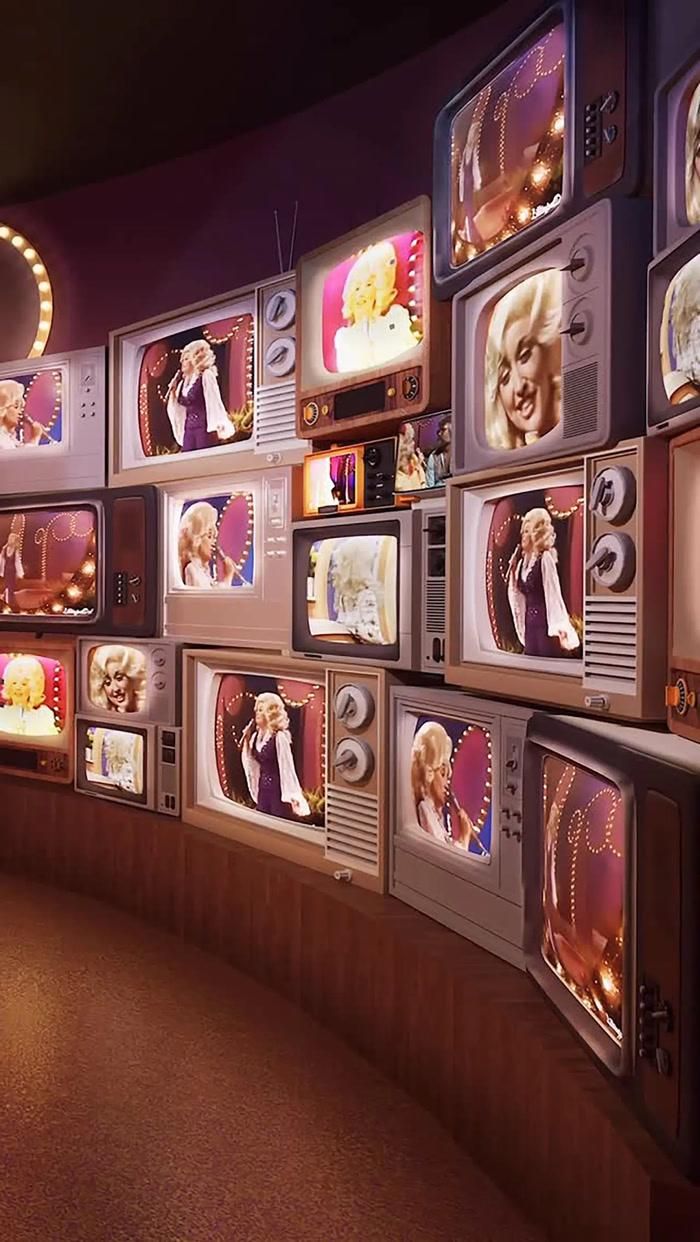 Life Of Many Colors Museum trưng bày nhiều trang phục gắn liền với sự nghiệp kéo dài hàng thập kỷ của Dolly Parton.