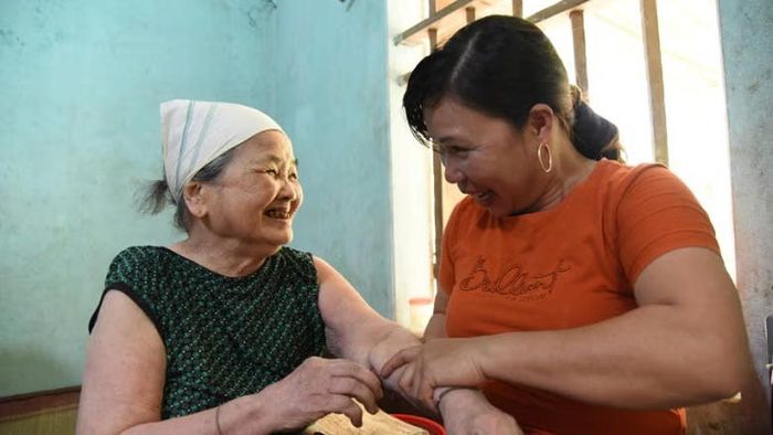 99% người cao tuổi phụ thuộc vào chăm sóc của gia đình và phụ nữ đảm nhiệm khoảng 72% trách nhiệm chăm sóc.