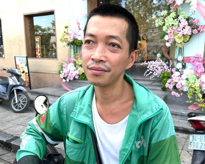 Anh Mạnh cho thấy một đặc thù của lao động nền tảng, công việc khá linh hoạt nhưng chính sự linh hoạt đó cũng khiến việc duy trì một khoản đóng bảo hiểm ổn định trở thành bài toán không đơn giản.