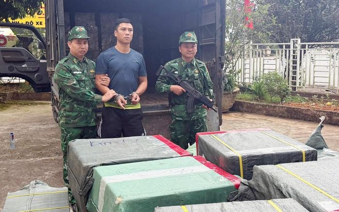Đối tượng Trần Quang Khải cùng tang vật và phương tiện bị Bộ đội Biên phòng bắt giữ