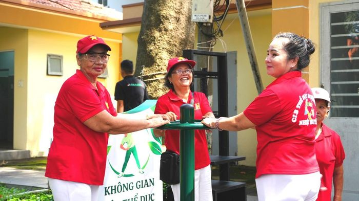 Trải nghiệm một số tiện ích tại "Điểm sinh hoạt - chăm sóc sức khỏe người cao tuổi tại cộng đồng phường Thủ Dầu Một”.