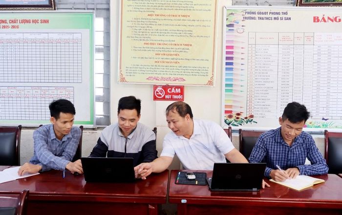 Trường Phổ thông Dân tộc bán trú Tiểu học và THCS Pa Vây Sử coi việc không hút thuốc là một tiêu chí văn hóa công sở bắt buộc