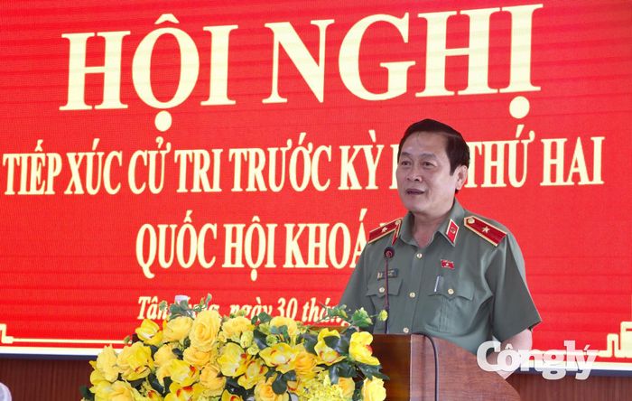Thiếu tướng Hồ Việt Triều gợi mở những vấn đề để bà con cử tri đóng góp ý kiến trước Kỳ họp thứ Hai, Quốc hội khóa XVI