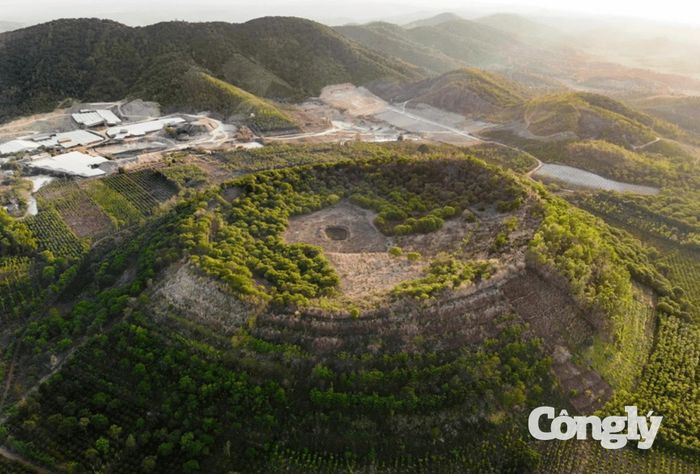 Núi lửa Nâm Blang trong khuôn viên Công viên địa chất toàn cầu UNESCO Đắk Nông.