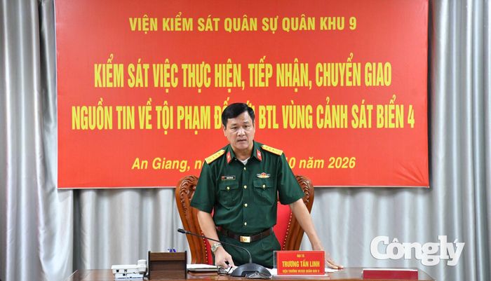 Đại tá Trương Tấn Linh - Viện trưởng Viện kiểm sát Quân sự Quân khu 9 phát biểu kết luận kiểm tra