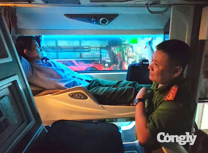 Tuyên truyền PCCC đến các nhà xe và hành khách về việc bảo đảm an toàn PCCC khi sử dụng, lưu thông bằng phương tiện cơ giới.