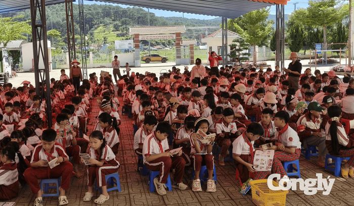 Sách được đưa đến gần hơn với học sinh thông qua các hoạt động của Thư viện tỉnh Lâm Đồng.