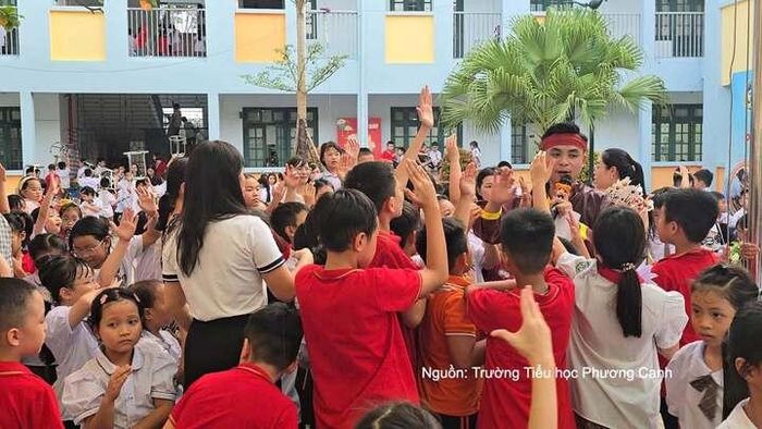 Không thu quỹ lớp, phụ huynh có thể hỗ trợ trực tiếp cho từng hoạt động của con tại trường. Ảnh minh họa