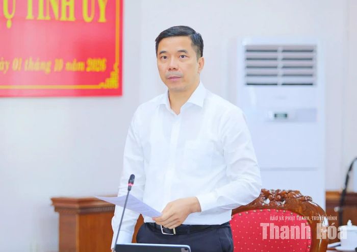 Phó Bí thư Thường trực Tỉnh ủy Nguyễn Hồng Phong phát biểu tại hội nghị.
