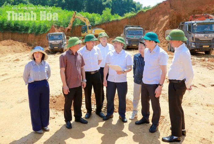 Phó Chủ tịch UBND tỉnh Cao Văn Cường chỉ đạo tại hiện trường.