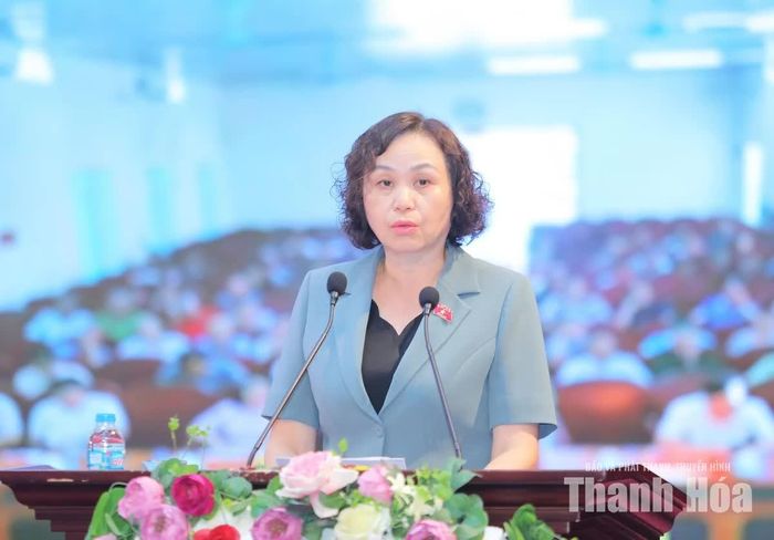 ĐBQH Cao Thị Xuân, Phó Chủ tịch Hội đồng Dân tộc của Quốc hội thông tin về việc trả lời các ý kiến, kiến nghị của cử tri.